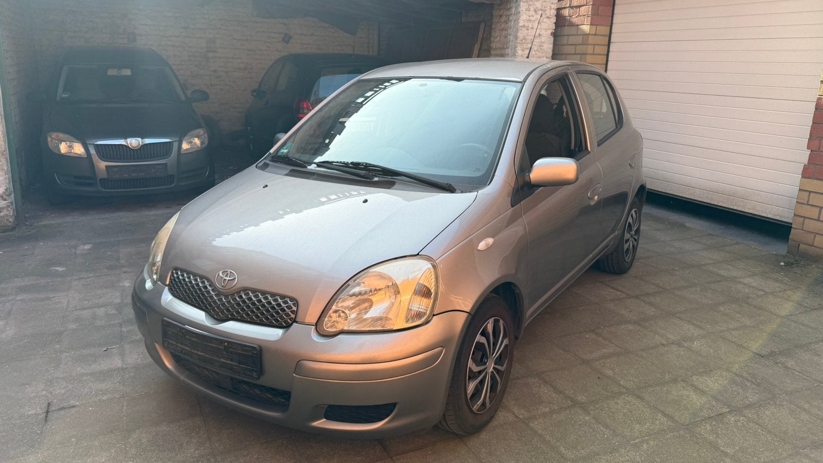 Toyota Yaris 1.3i Essence Euro4 6/2005 5 Portes Clim Radio, Autos, Argent ou Gris, Achat, 1298 cm³, Entreprise