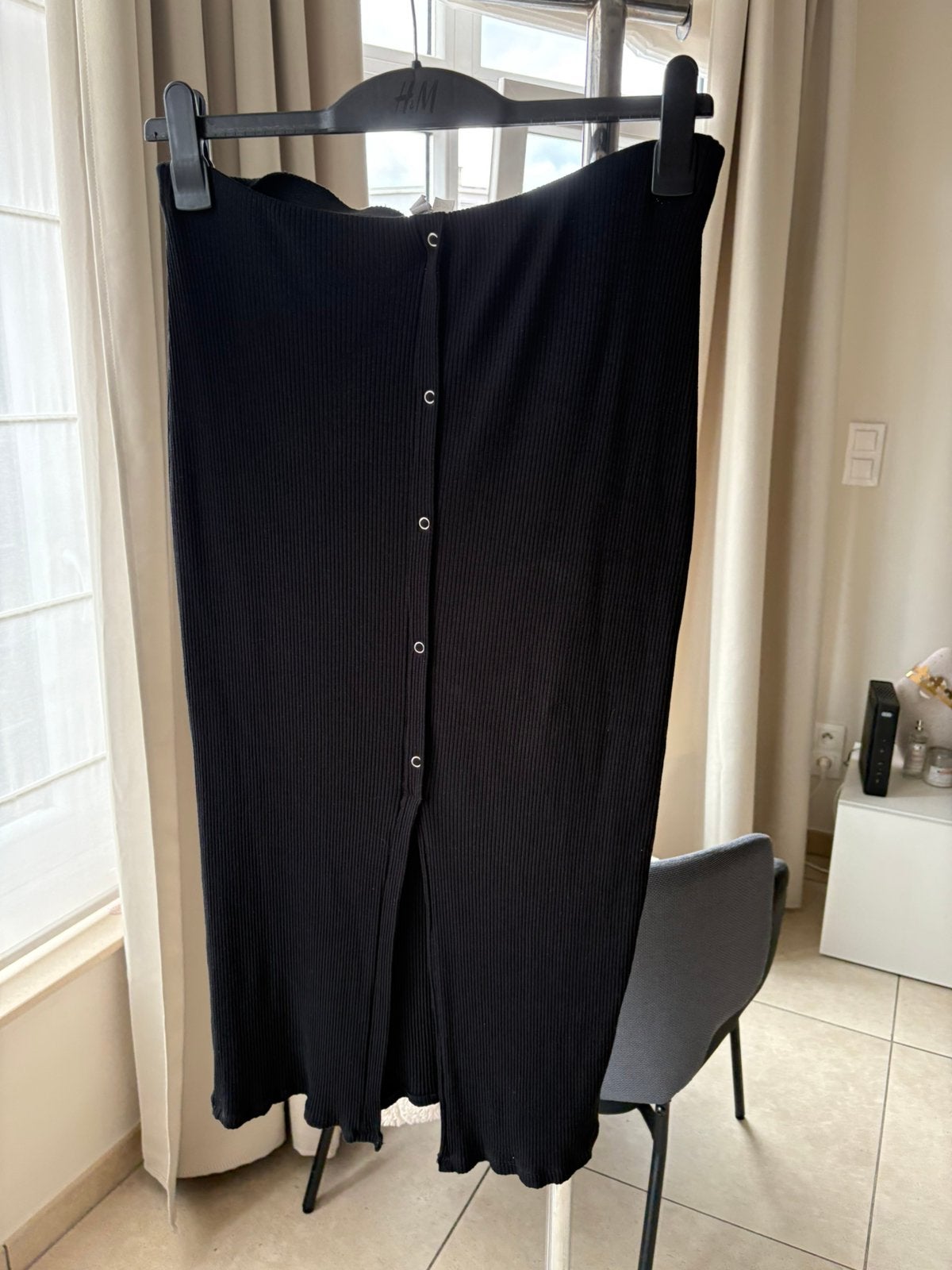 Jupe noire Asos fendue a l’avant, Taille 42/44 (L), Comme neuf, Sous le genou, Noir
