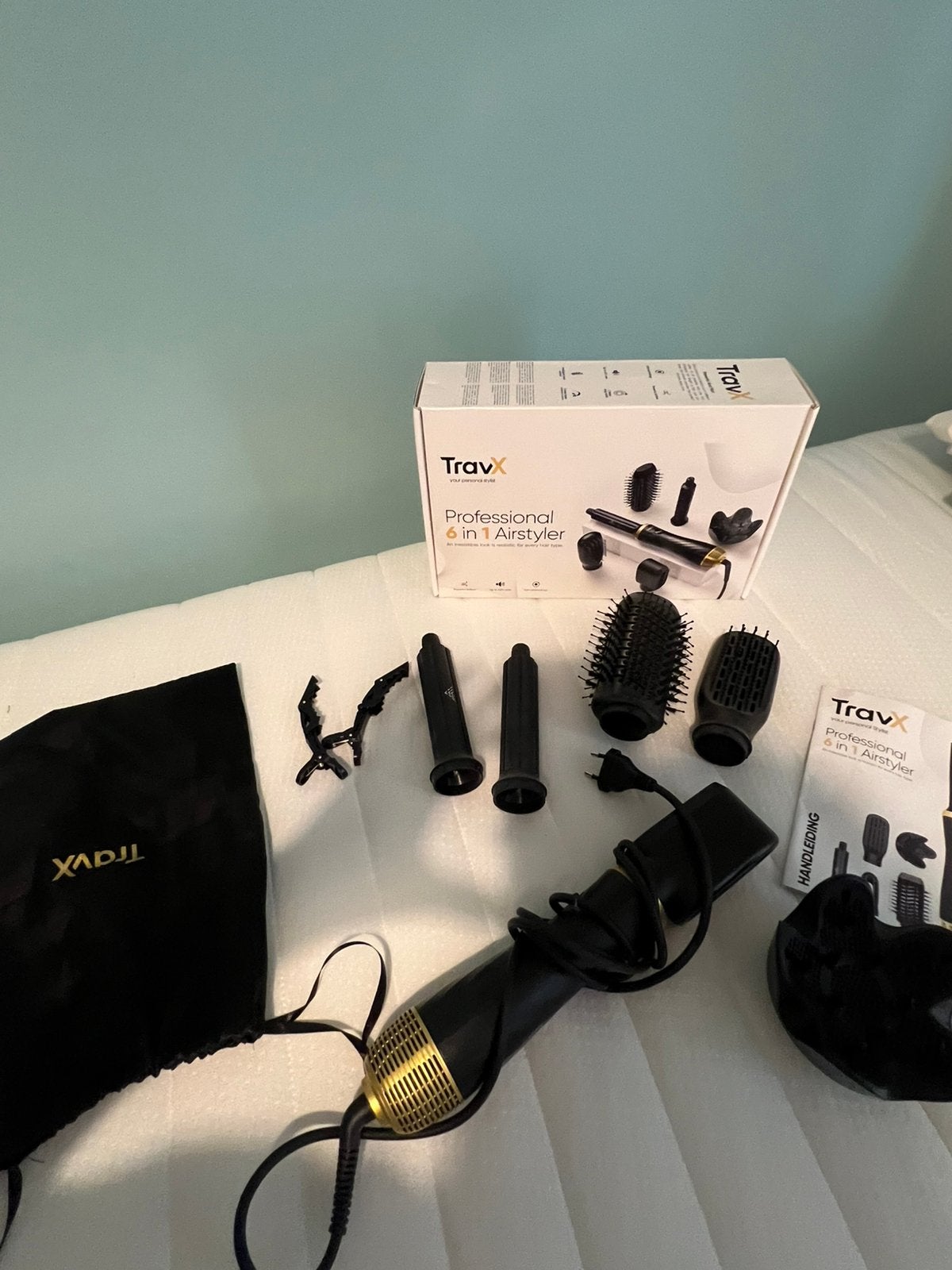 Airstyler (haartool) TravX 6 in 1 (met handleiding + doos), Handtassen en Accessoires, Uiterlijk | Haarverzorging, Ophalen of Verzenden