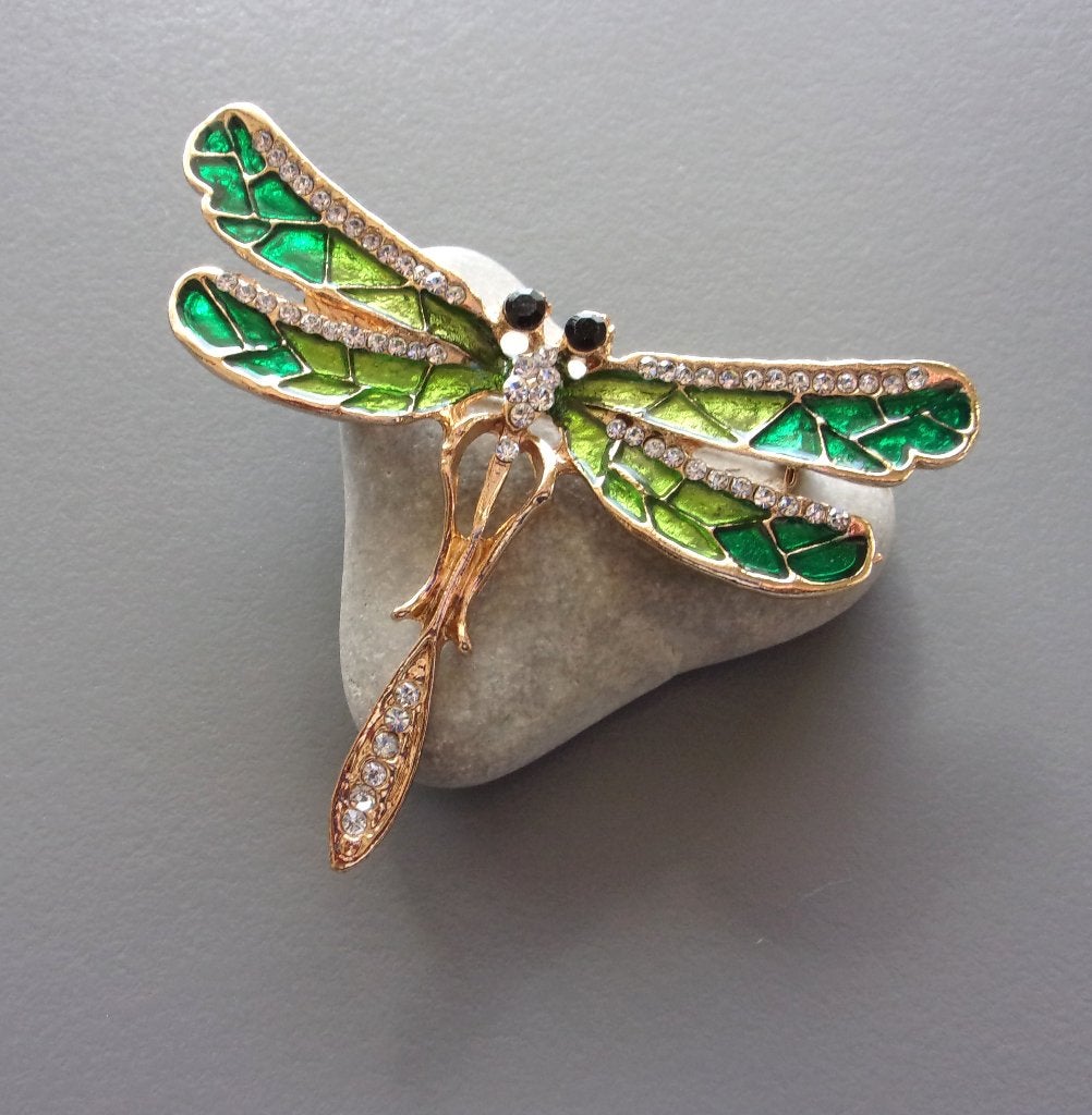 Broche libellule neuve avec émaux et strass, Neuf, Enlèvement ou Envoi, 4 à 7 cm, Vert