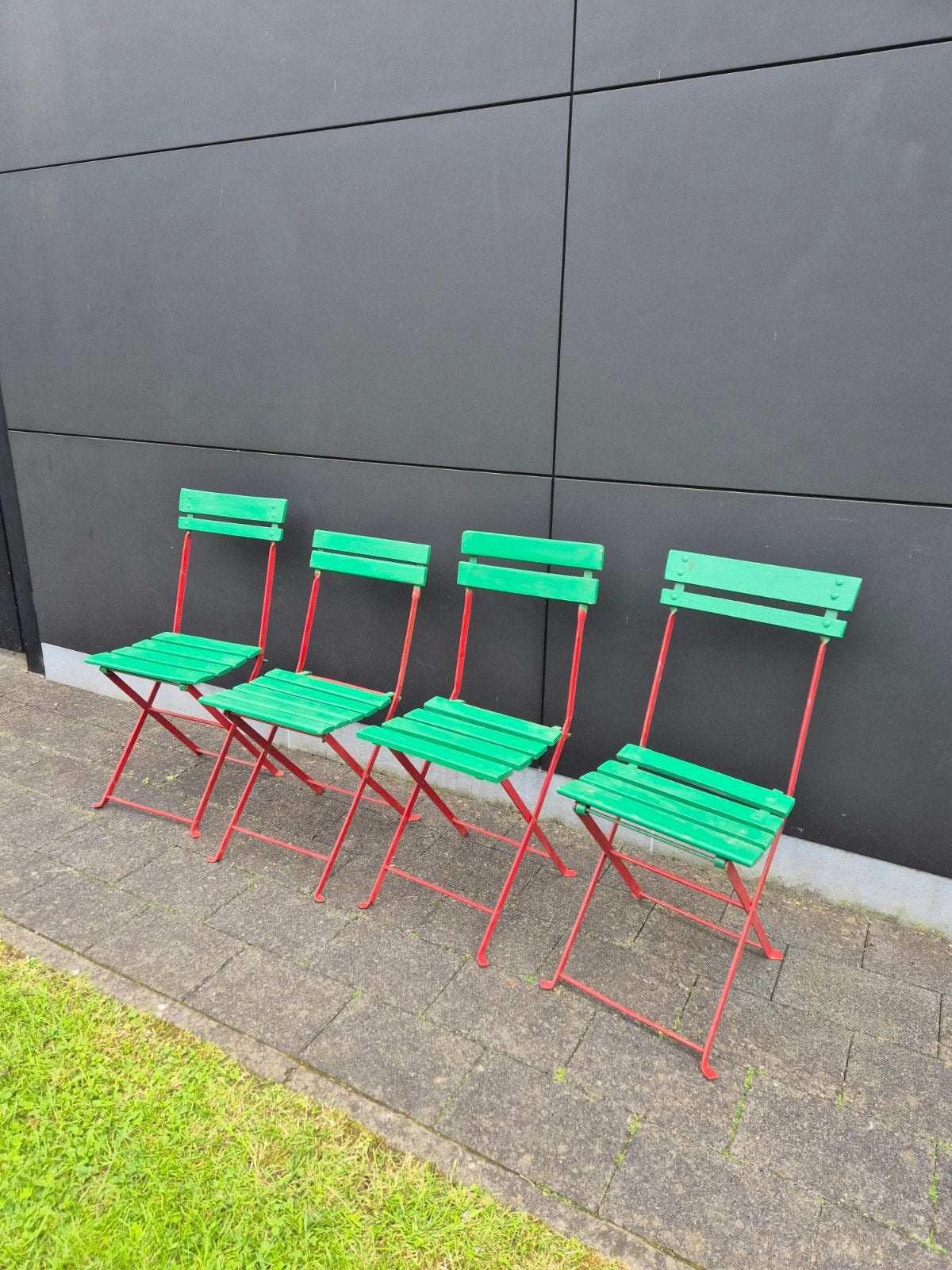 Ijzeren terrasstoelen, Ophalen