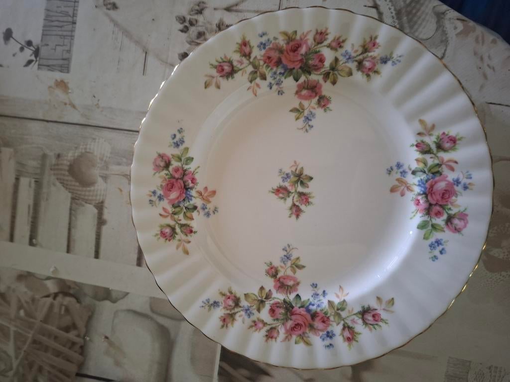 Royal Albert Moss 5 saladeborden met rozenmotief, Antiek en Kunst, Ophalen