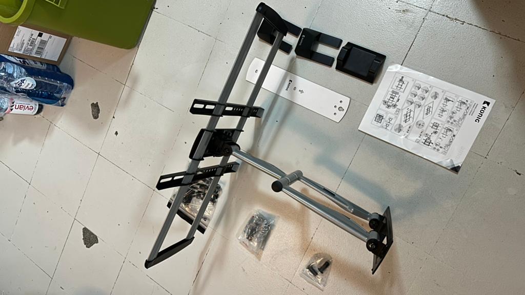 Support mural TV articulé Konig (jusqu’à 75”) – 35 €, Enlèvement, Comme neuf