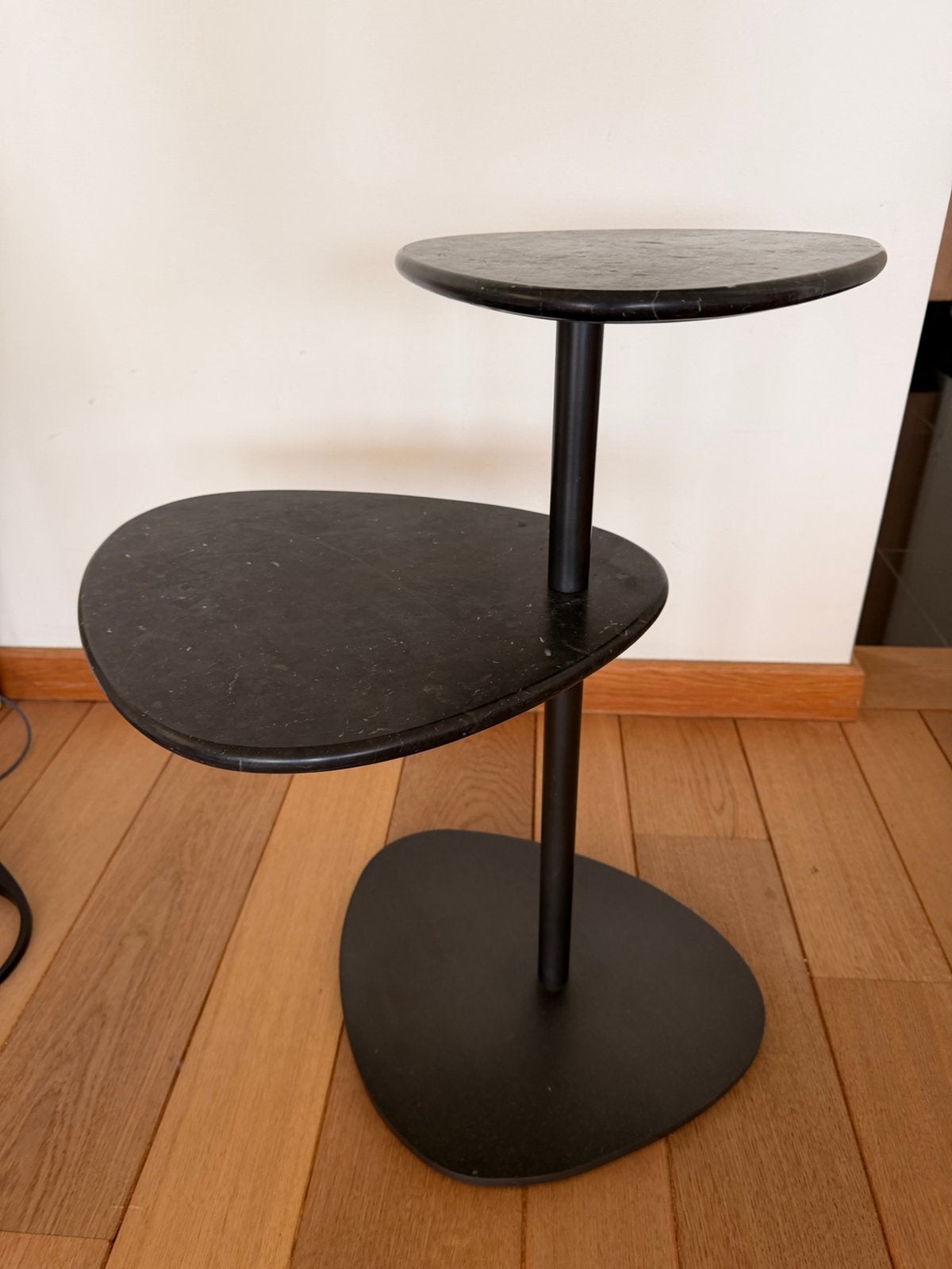Design bijzettafel  in zwarte marmer, Ophalen, Zo goed als nieuw