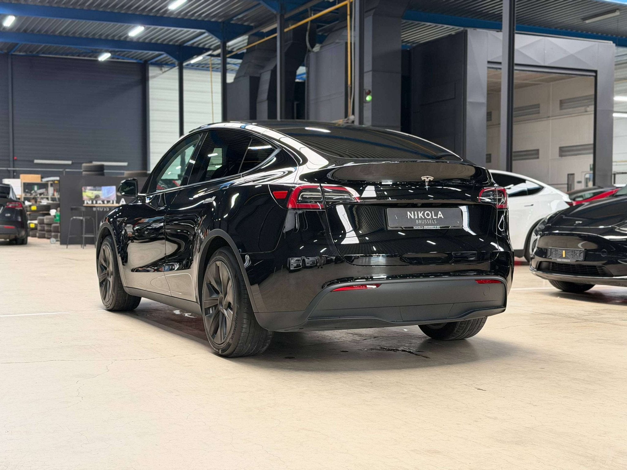 Tesla Model Y REAR WHEEL DRIVE - FULL BLACK - AUTOPILOT ACTI, Autos, Cuir, 299 ch, Achat, Entreprise