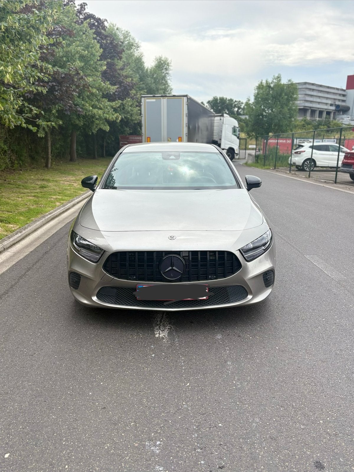 Mercedes A180, Autos, Mercedes-Benz, Particulier, Classe A, Diesel, Euro 6, Berline, 5 portes, Automatique, Argent ou Gris, Enlèvement