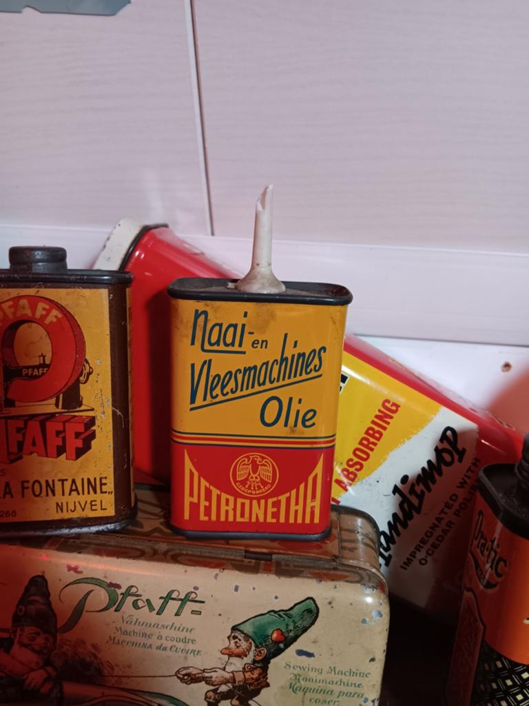 Petronetha, Verzamelen, Ophalen
