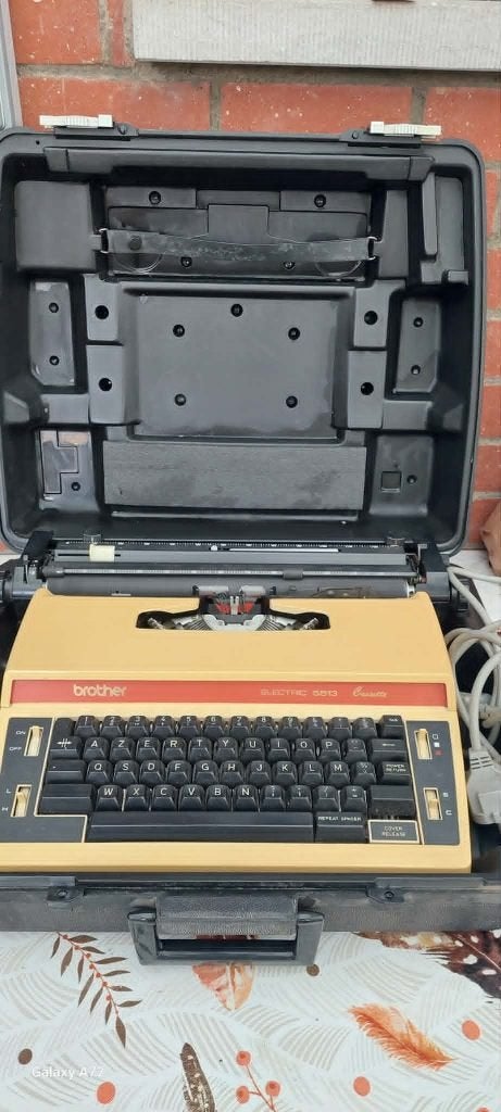 oude typmachine in originele koffer, Antiek en Kunst, Ophalen