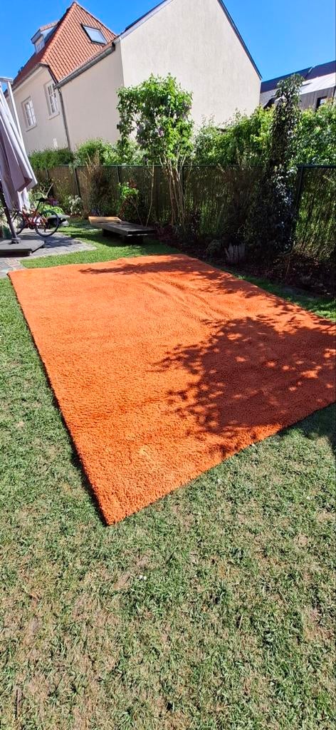 Om een prachtig oranje wollen tapijt te geven, Antiek en Kunst