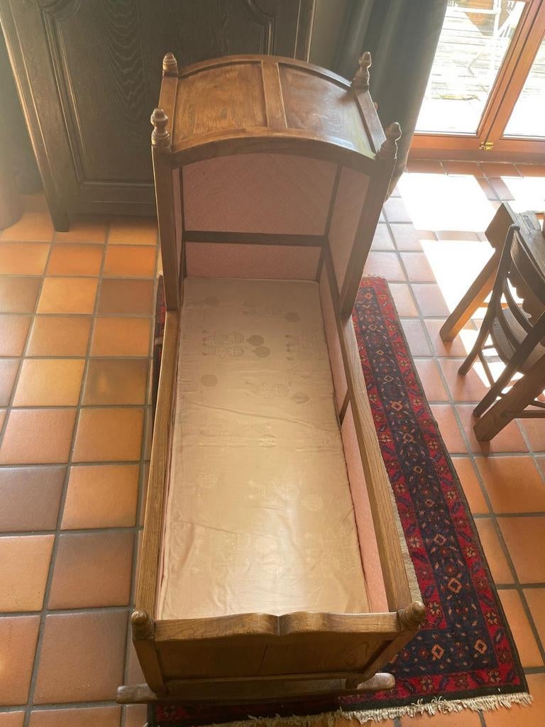 Antieke wieg, heel mooie propere staat , met matras ., Antiek en Kunst, Ophalen