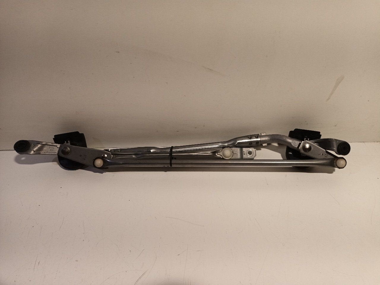 Ruitenwisser mechaniek voor Suzuki Swift, Onderdelen@venauto.nl, Van der Ven Autorecycling B.V., Ettenseweg 76, 4706 PB Roosendaal, The Netherlands