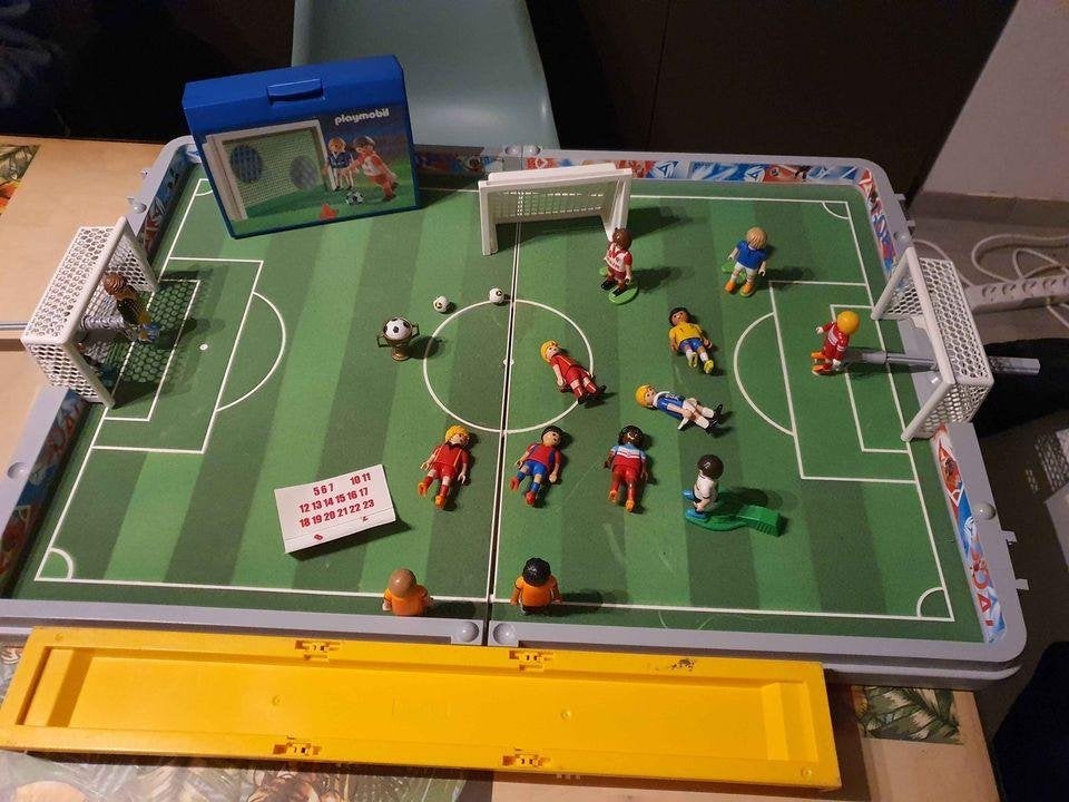 Playmobil voetbalveld met extra poppetjes en opbergdoos, Enlèvement ou Envoi, Utilisé, Kit complet
