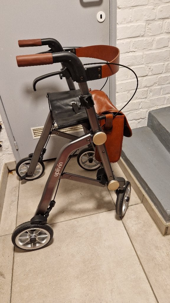Rollator in nieuwstaat, Ophalen, Lichtgewicht, Nieuw
