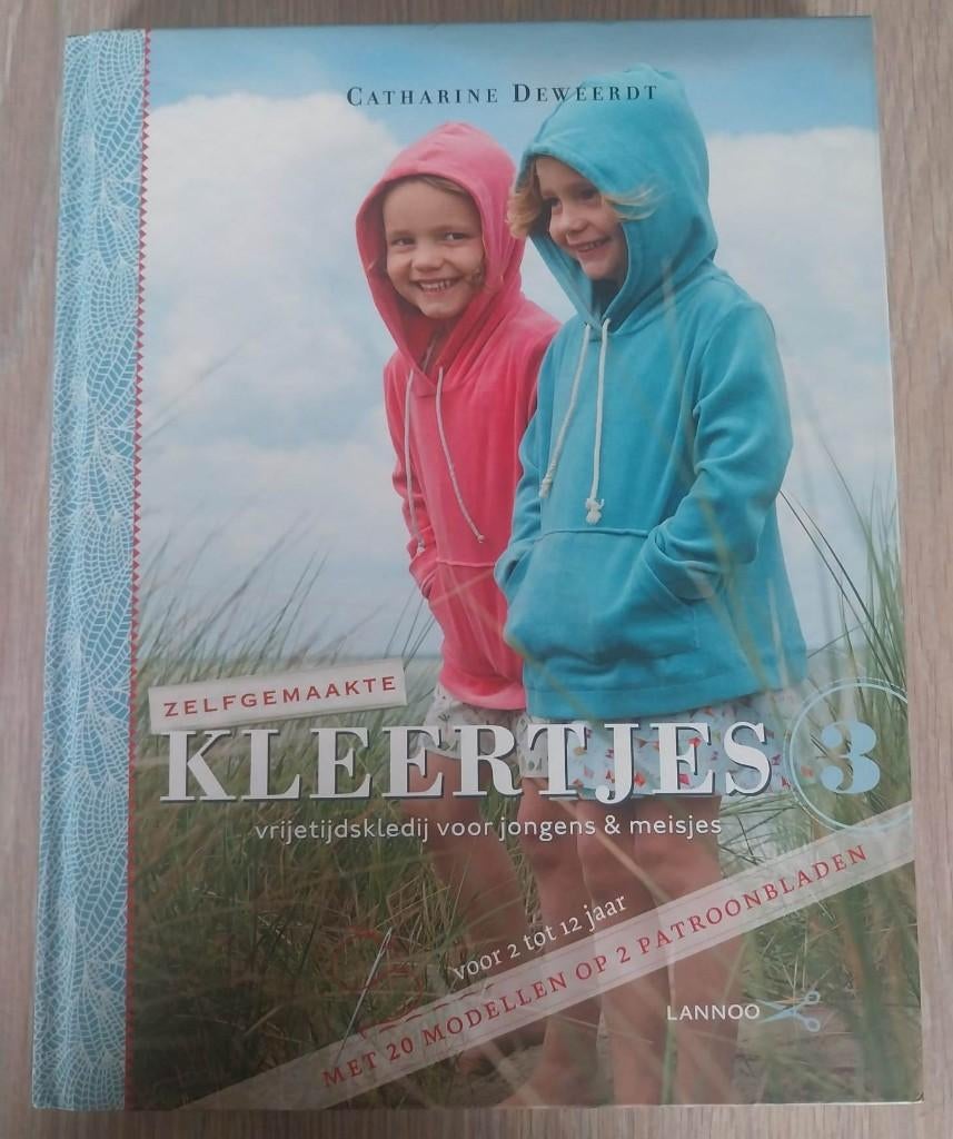 Naaiboek Zelfgemaakte kleertjes 3 + naaipatronen, Ophalen of Verzenden, Zo goed als nieuw, Catherine Deweerdt, Borduren en Naaien