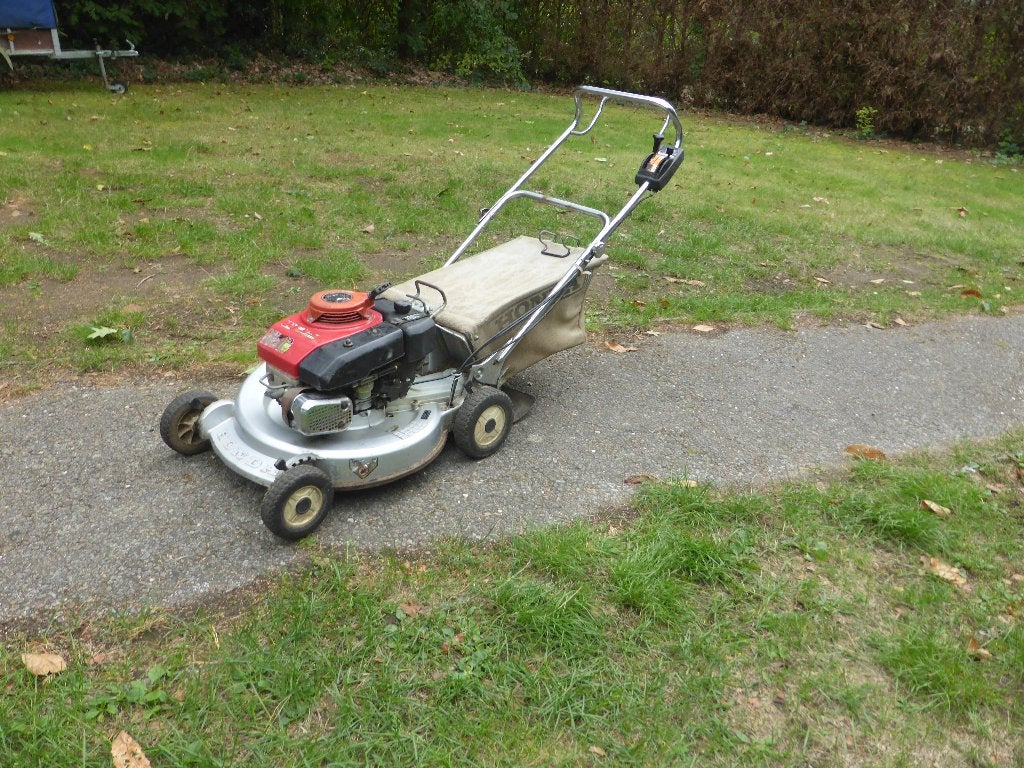 grasmaaier zelftrekker honda HR 21-5 start van de 1ste trek, Honda, Tondeuse rotative, Tondeuses à gazon à essence, Enlèvement