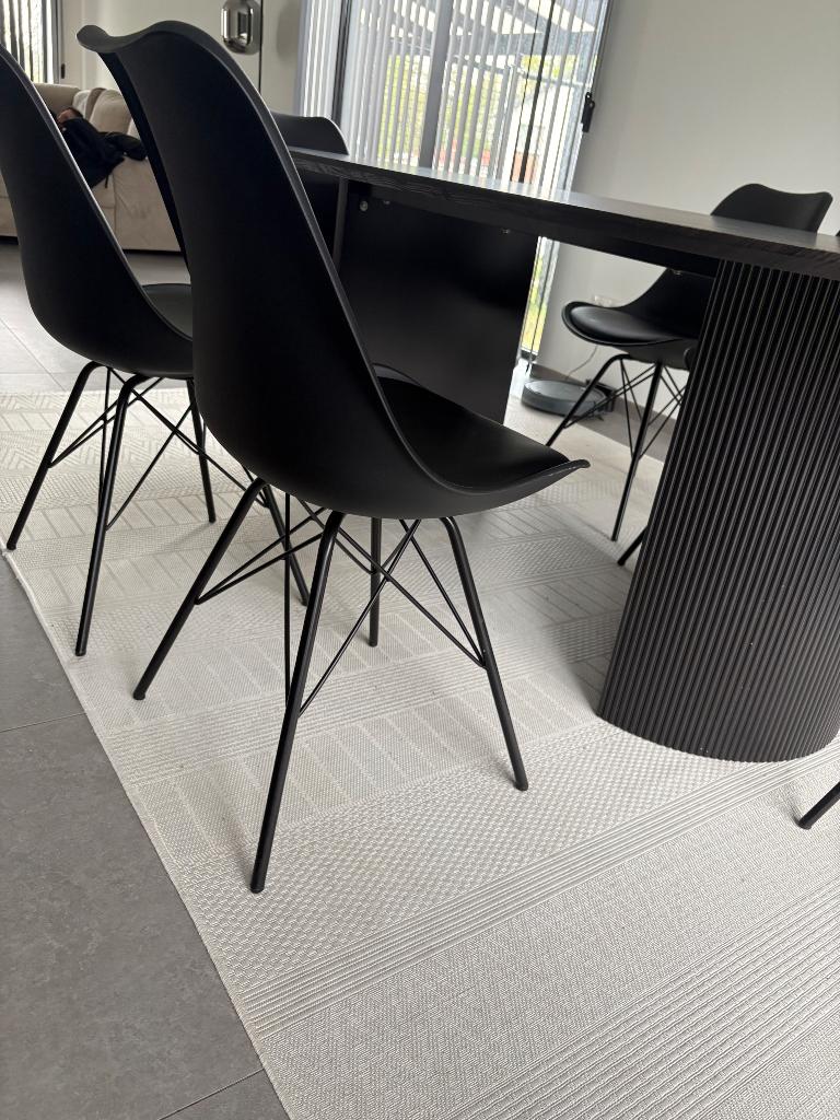 Stoelen, Enlèvement