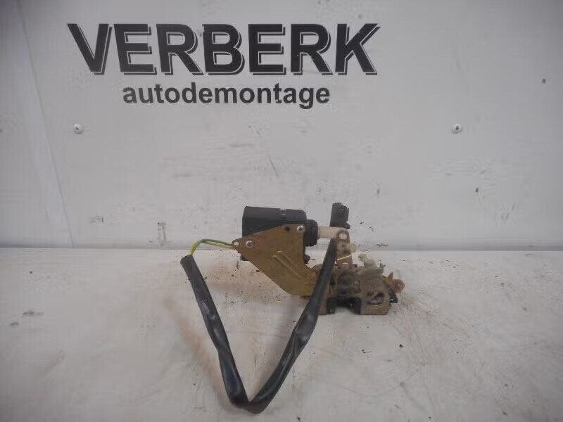 PORTIERVANGER CV ELEKTR. RECHTS VOOR Volvo 440, Enlèvement ou Envoi, Info@volvocars.com, Volvo Car Germany GmbH, Porte