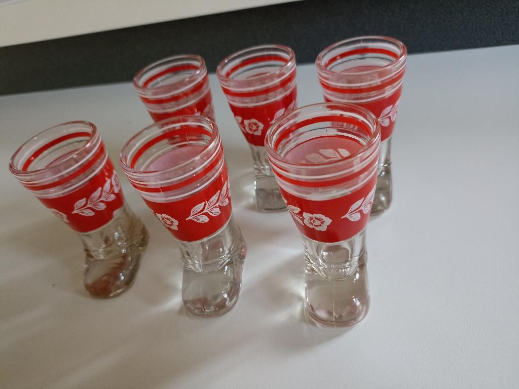 6 nieuwe MOD DEP-brillen uit de jaren 70, Ophalen