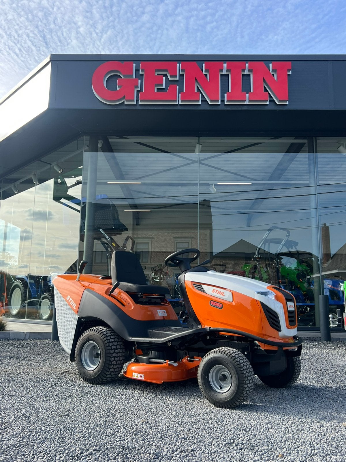 Tracteur tondeuse STIHL de démonstration, Enlèvement, Comme neuf, Bac de ramassage
