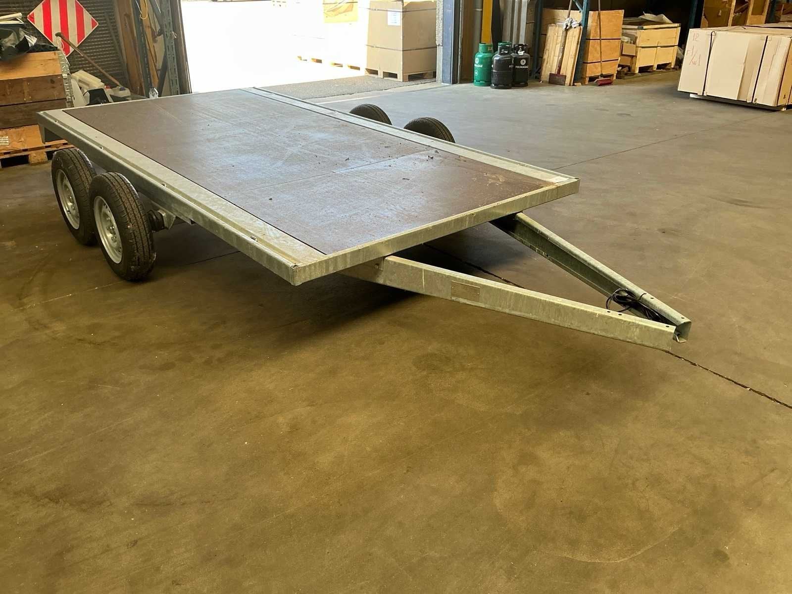 Twin Arc Plateau aanhangwagen, Gebruikt