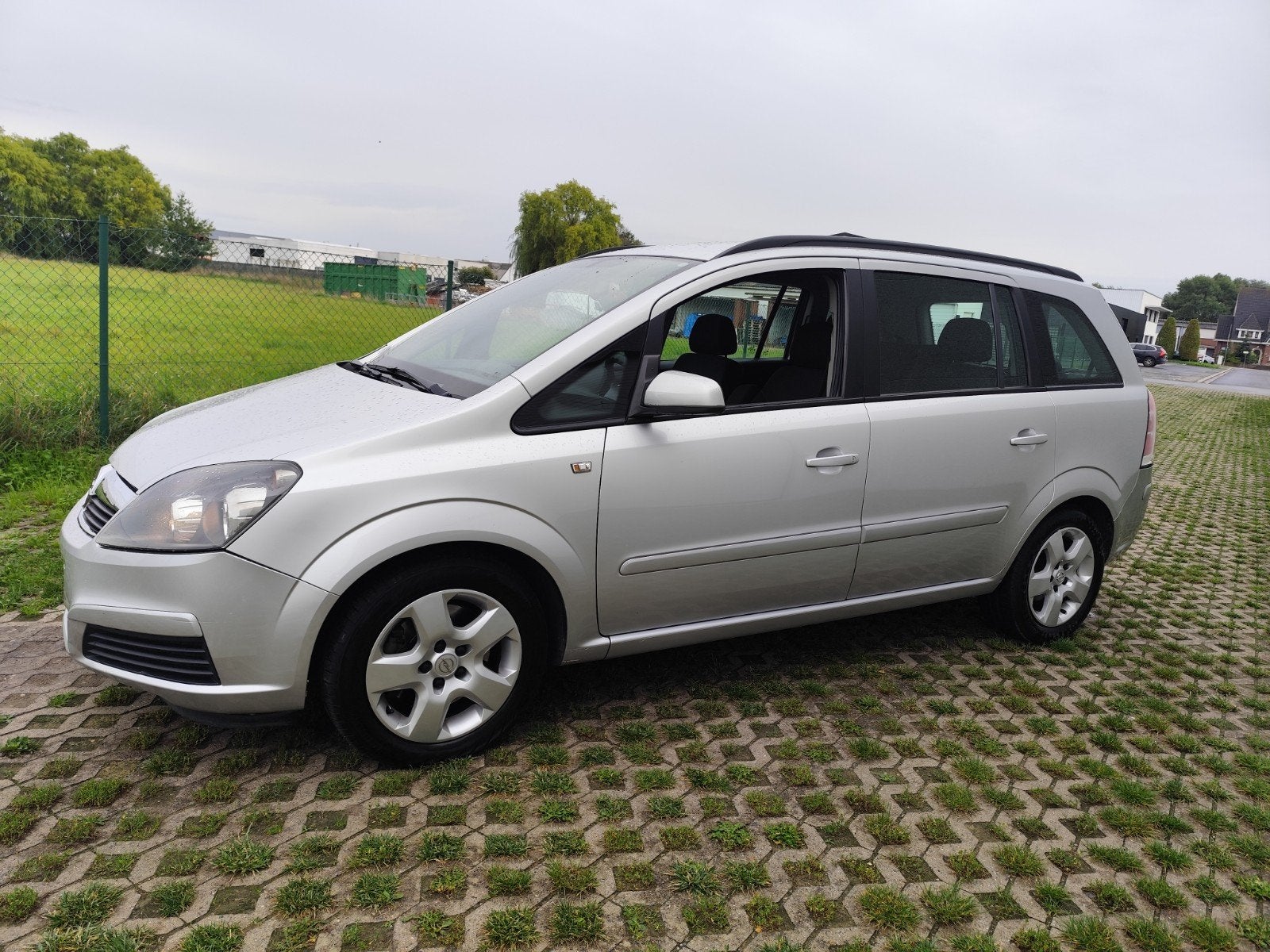 magnifique croisière climatisée 7 places homologuée Opel Zaf, Autos, Achat, https://public.car-pass.be/verify/6311-5909-2036, Entreprise