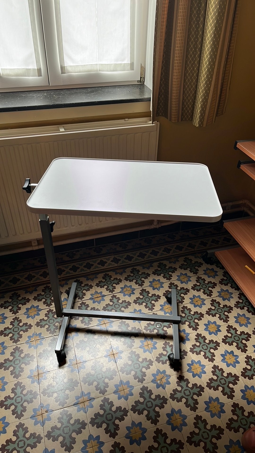 Bedtafel, Ophalen, Zo goed als nieuw