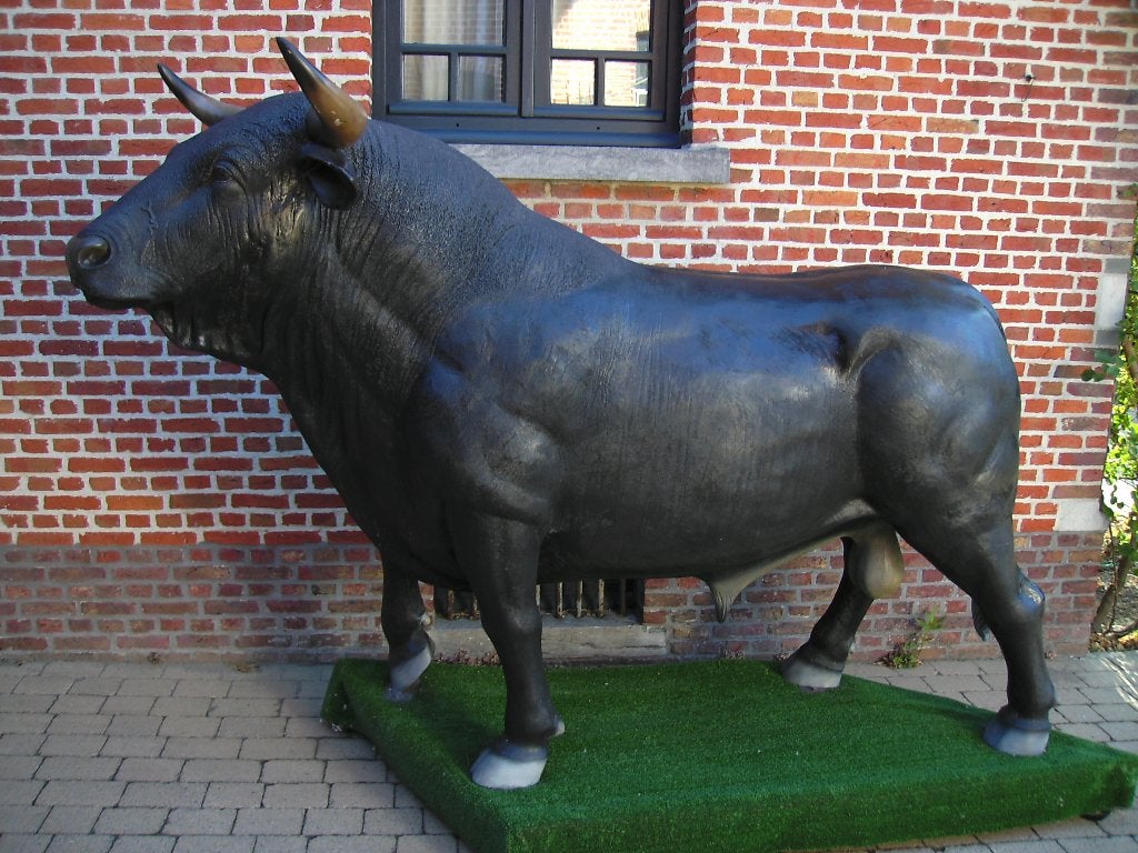Spaanse stier op ware grootte, Tuin en Terras, Ophalen, Zo goed als nieuw, Kunststof, Dierenbeeld