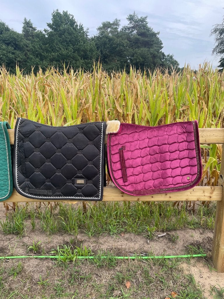 Diverse dressuurdekjes te koop, Dieren en Toebehoren, Paarden en Pony's | Dekens en Dekjes, Dressuurdekje, Equestrian Stockholm