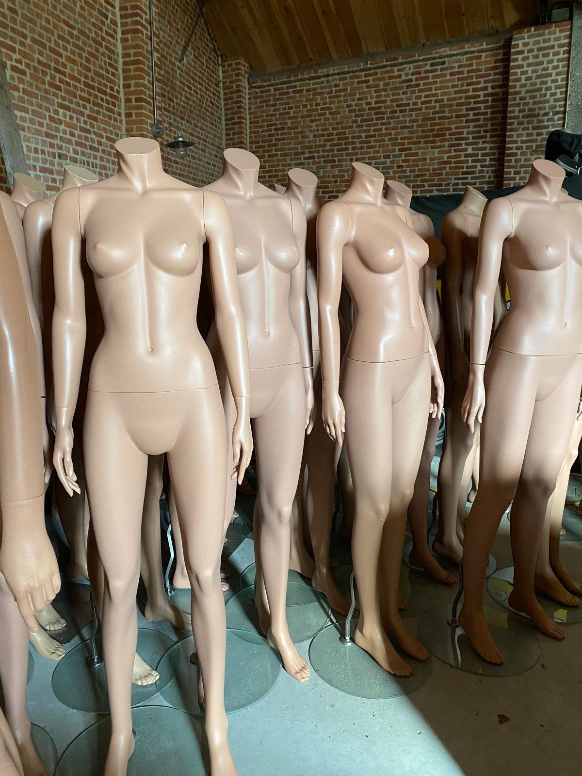 Mannequins Bonami, Ophalen
