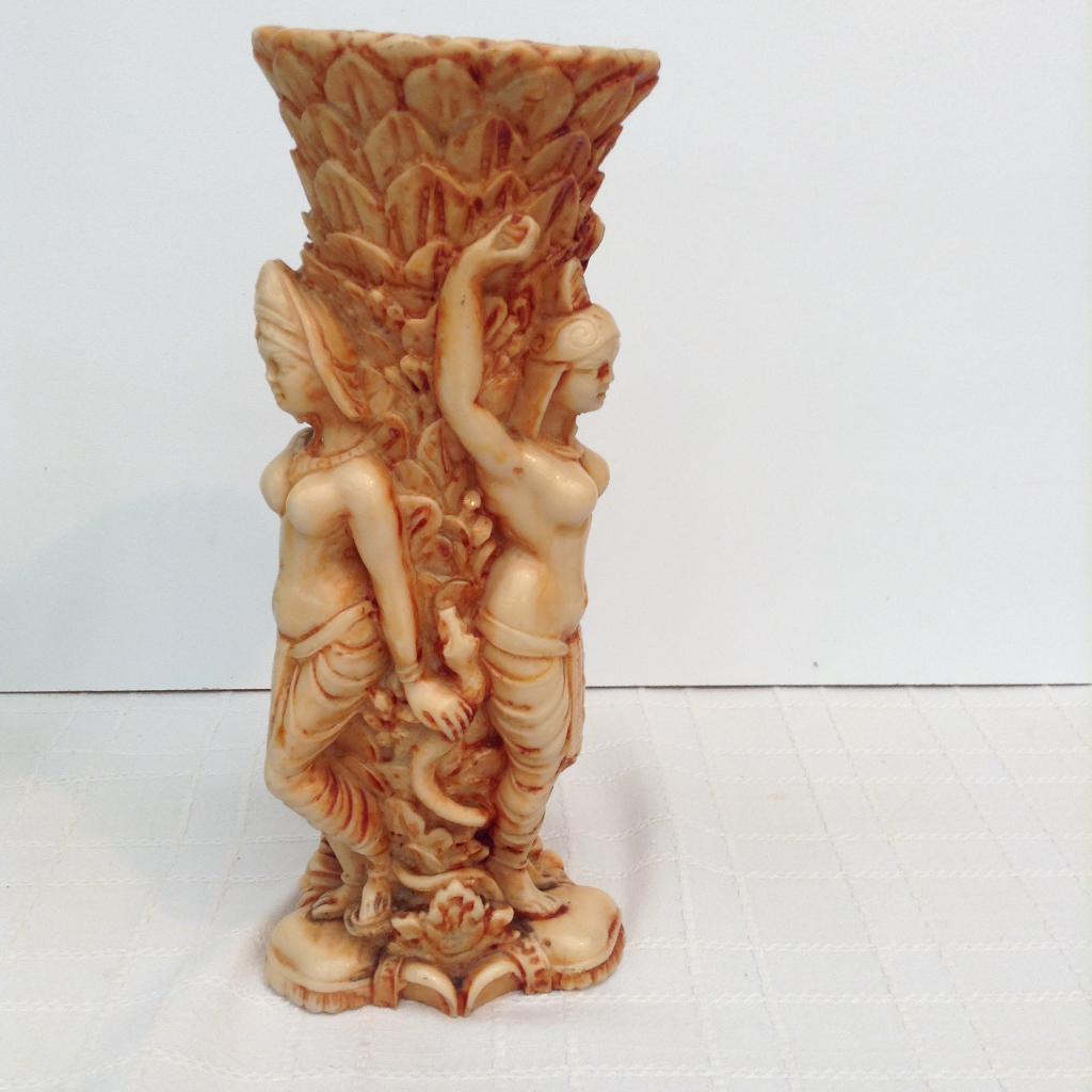 Vintage vaas ‘Drie Hindoe godinnen’ in polystone, Ophalen of Verzenden