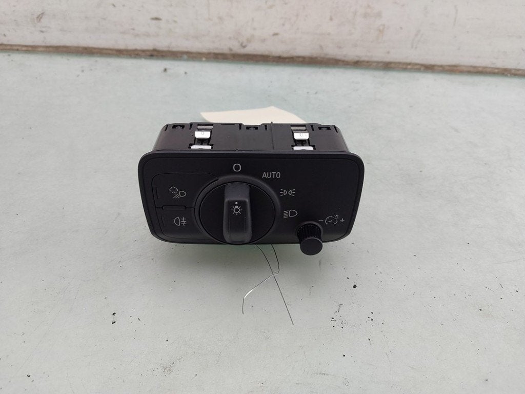 INTERRUPTEUR D'ECLAIRAGE Audi Q2 (GAB / GAG), Auto-Union-Straße  1,
85057  Ingolstadt, DE, Info@audi.de, Audi, Utilisé
