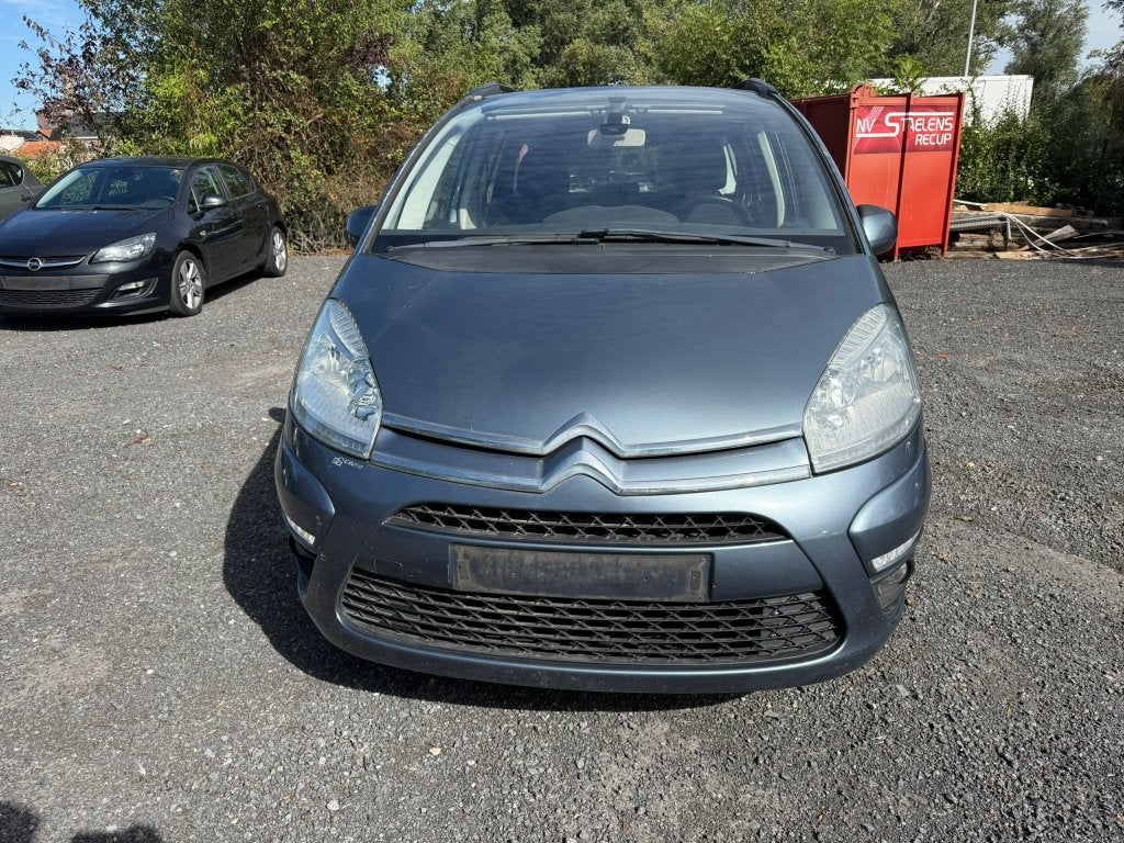 ENKEL VERKOOP AAN HANDELAAR- 7 ZIT / AIRCO / TREKHAAK, Auto's, Voorwielaandrijving, Euro 5, 82 kW, 4 cilinders