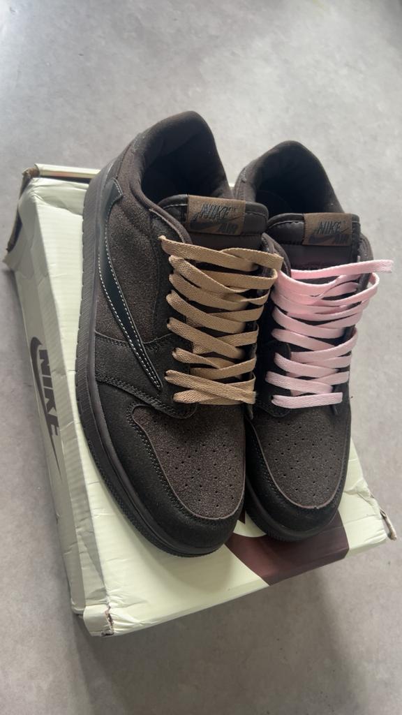 Nike travis scotts maat 44,43, Enlèvement, Comme neuf