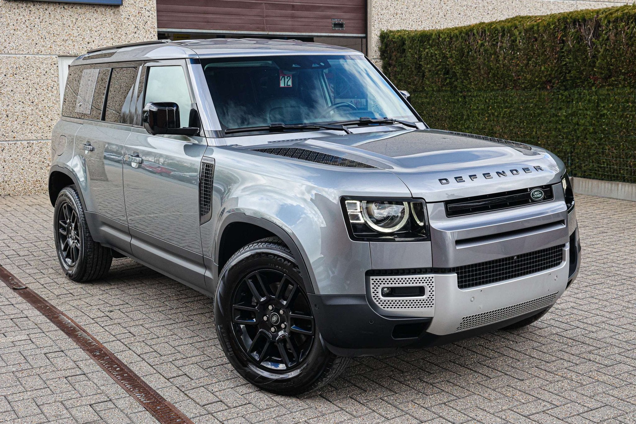 Land Rover Defender LICHTE-VRACHT*360°CAMERA*ZETELVERWARMIN, Auto's, Automaat, Gebruikt, Euro 6, 2996 cc