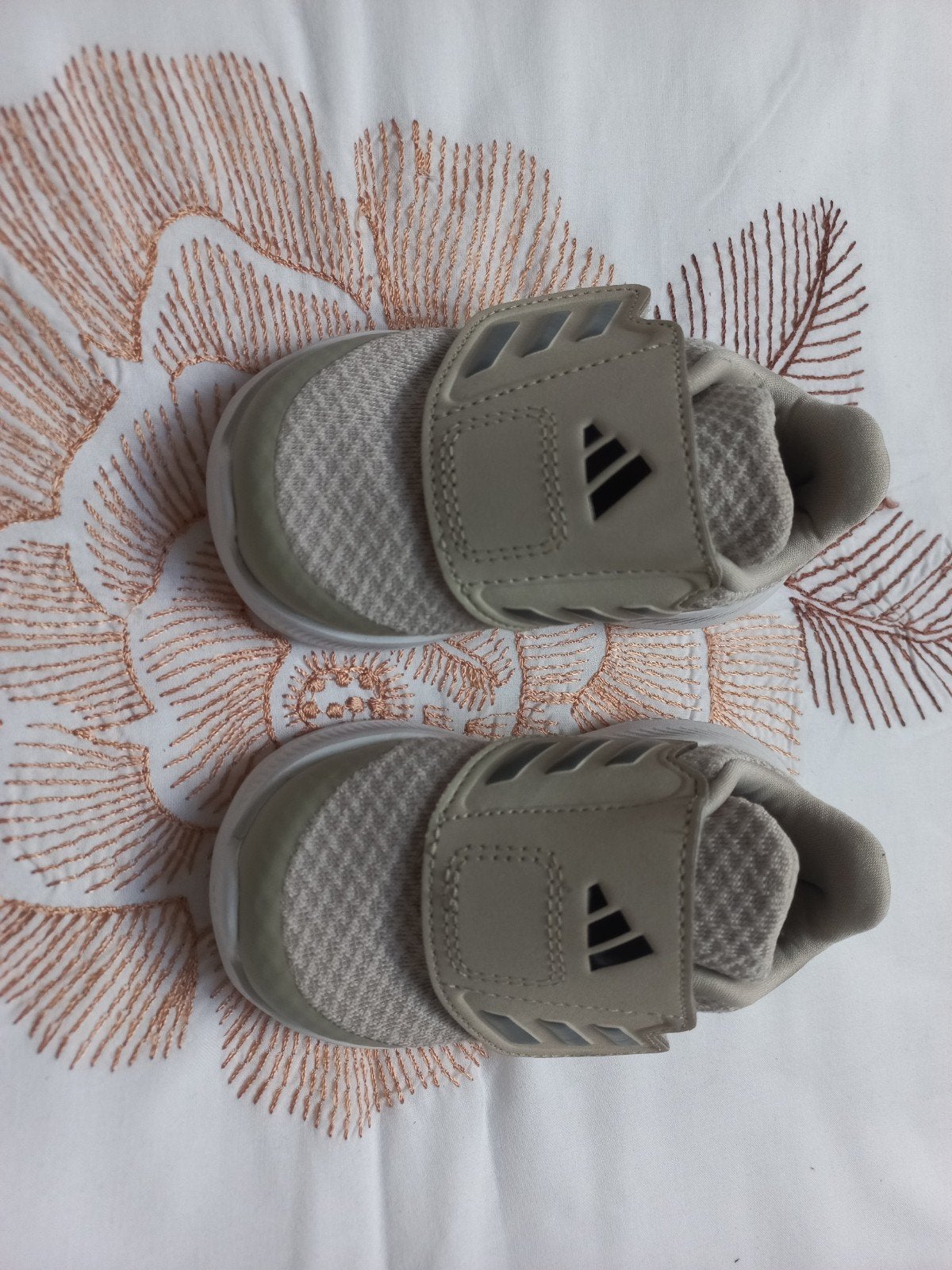 Adidas babyschoentjes zijn nieuw, Kinderen en Baby's, Ophalen