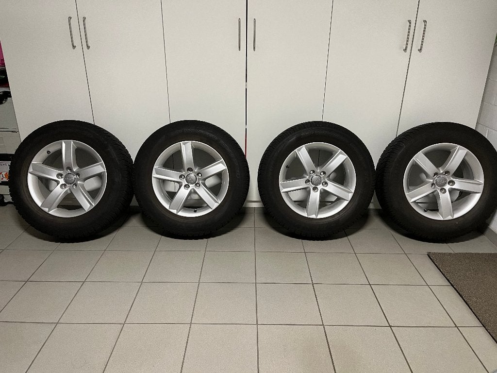 4 Winterbanden en velgen 17inch, Auto-onderdelen, Banden en Velgen, Ophalen, Gebruikt, Banden en Velgen, 17 inch