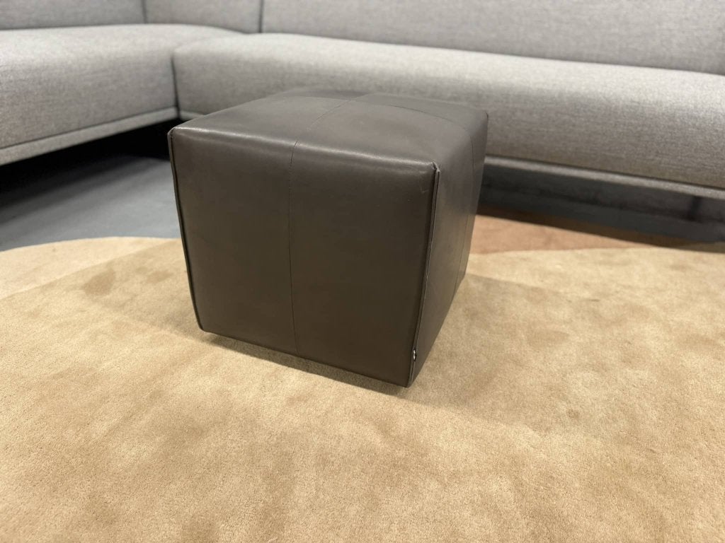 Nieuw Eyye Kub 42 Loxton leer Cliff Hocker Poef Kruk, Huis en Inrichting, Zetels | Voetbanken en poefs, Minder dan 50 cm, Vierkant