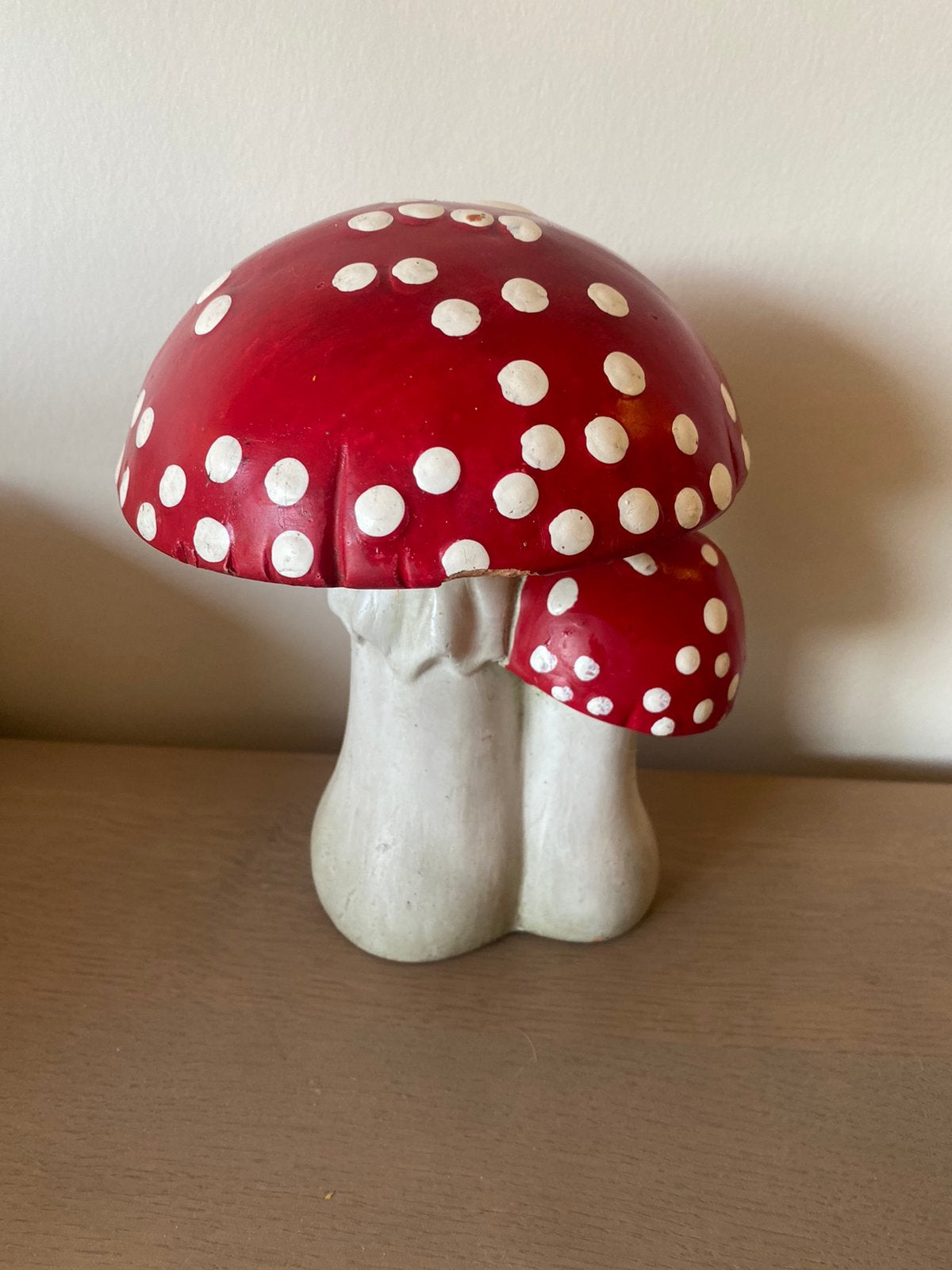 Beeld paddestoel 25cm hoog, Tuin en Terras, Tuinbeelden, Ophalen of Verzenden, Zo goed als nieuw, Steen, Tuinkabouter