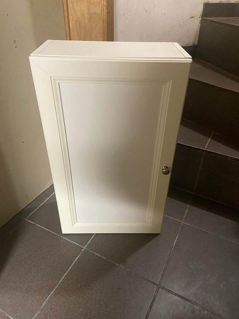 pharmacie salle de bain, Enlèvement, Utilisé