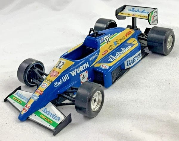 Modèle de voiture Bburago de Formule 1 1:24 en métal vintage, Hobby & Loisirs créatifs, Voitures miniatures | 1:24, Envoi, Comme neuf