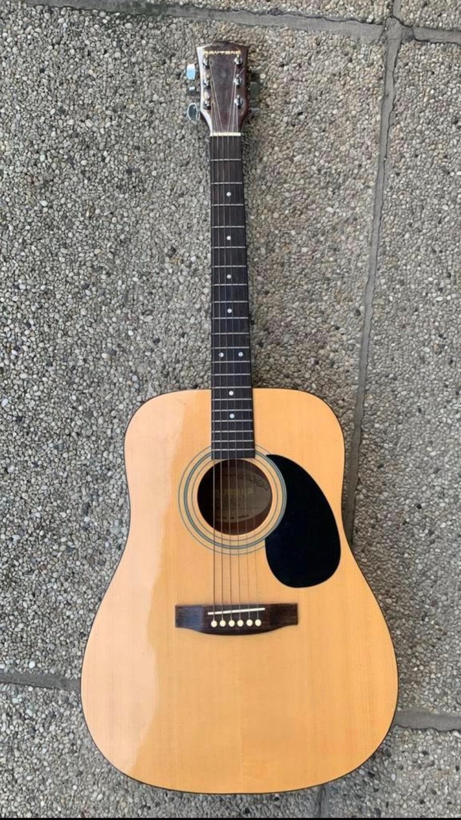 Daytone akoestische gitaar, Ophalen, Zo goed als nieuw, Western- of Steelstringgitaar, Met koffer