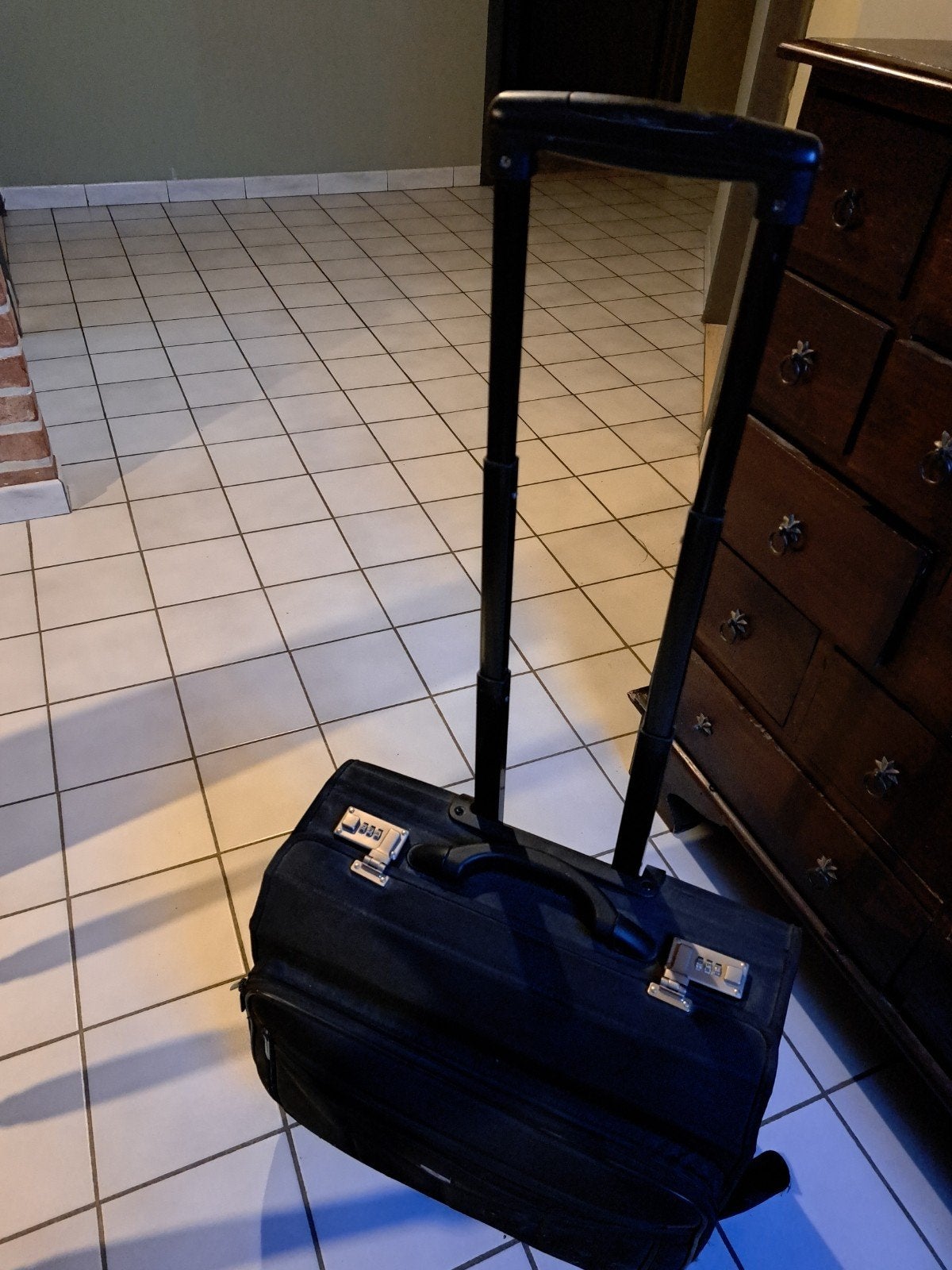 trolly leder zeeeer stevig voor onderwijs of andere beroepen, Handtassen en Accessoires, Tassen | Reistassen en Weekendtassen