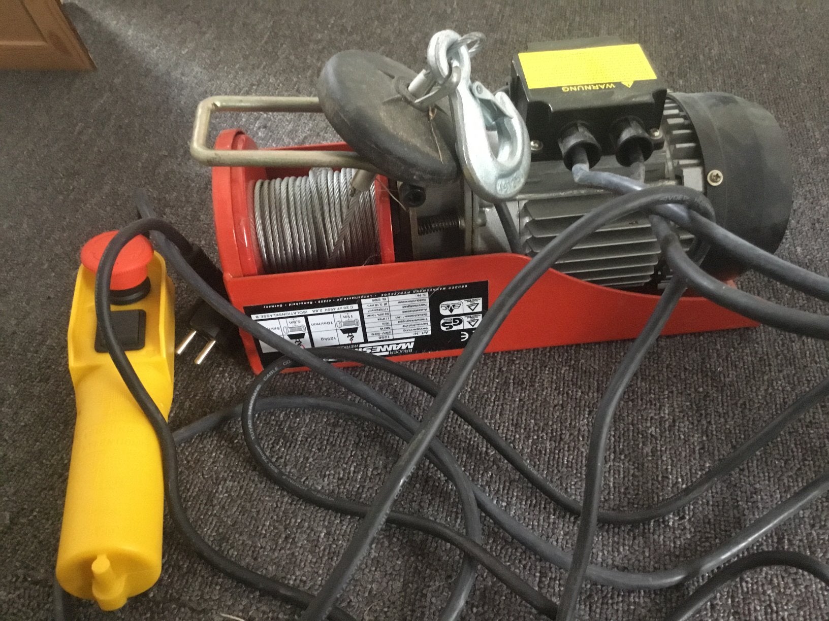 Elektrische lier / winch / takel, 230v, 250 kg hijshoogte, Doe-het-zelf en Bouw, Lieren en Takels, Ophalen, Zo goed als nieuw