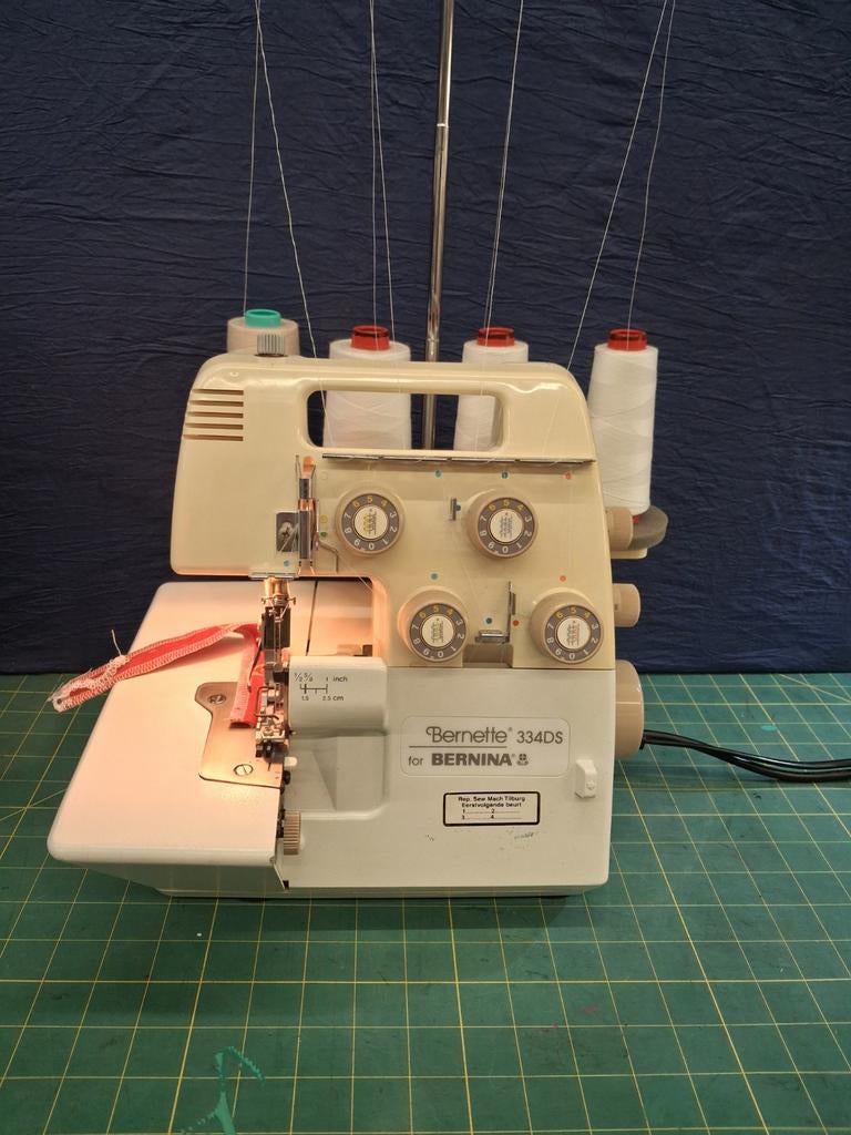 Bernina 334DS  met garantie, Enlèvement, Comme neuf