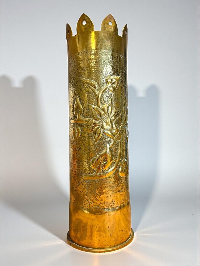 Grand vase trench art 1944 en douille d’obus 105mm, Collections, Objets militaires | Seconde Guerre mondiale, Autres, Enlèvement ou Envoi