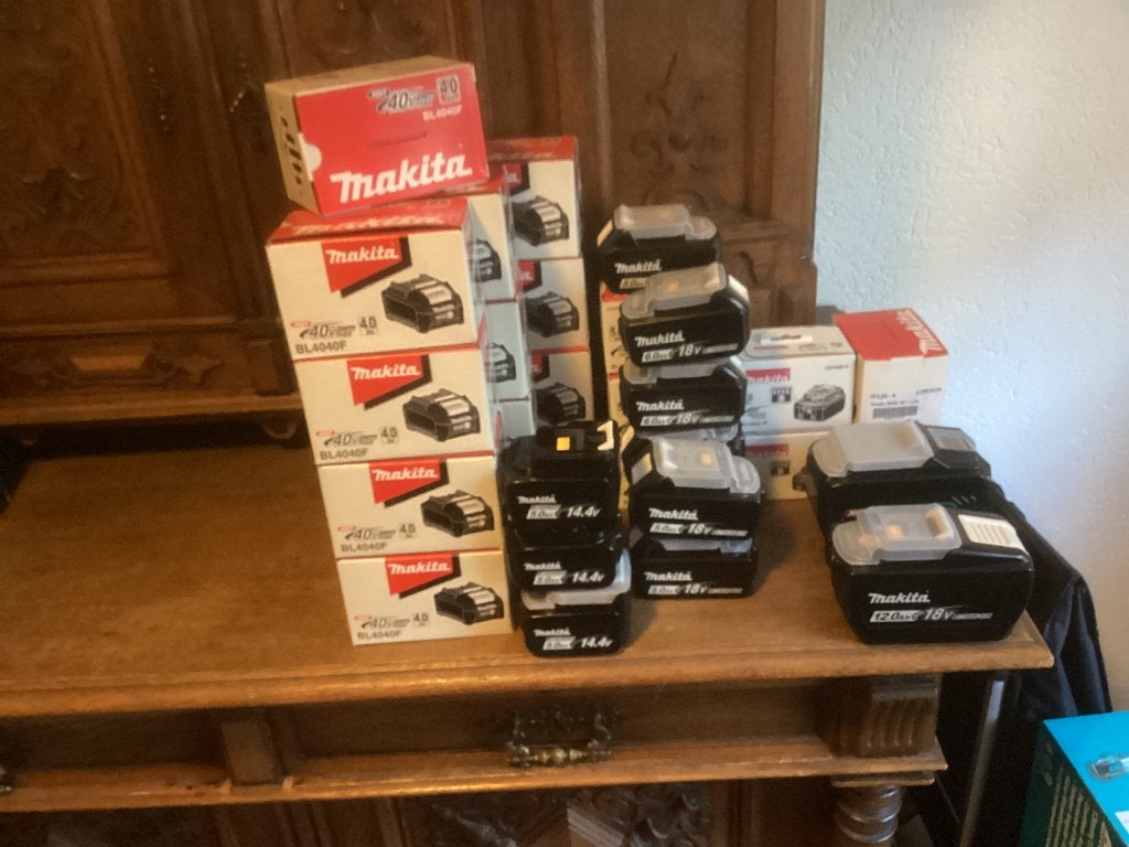 Nieuwe Makita originele accu’s 11x BL4040F per stuk 125,00, Ophalen, Nieuw