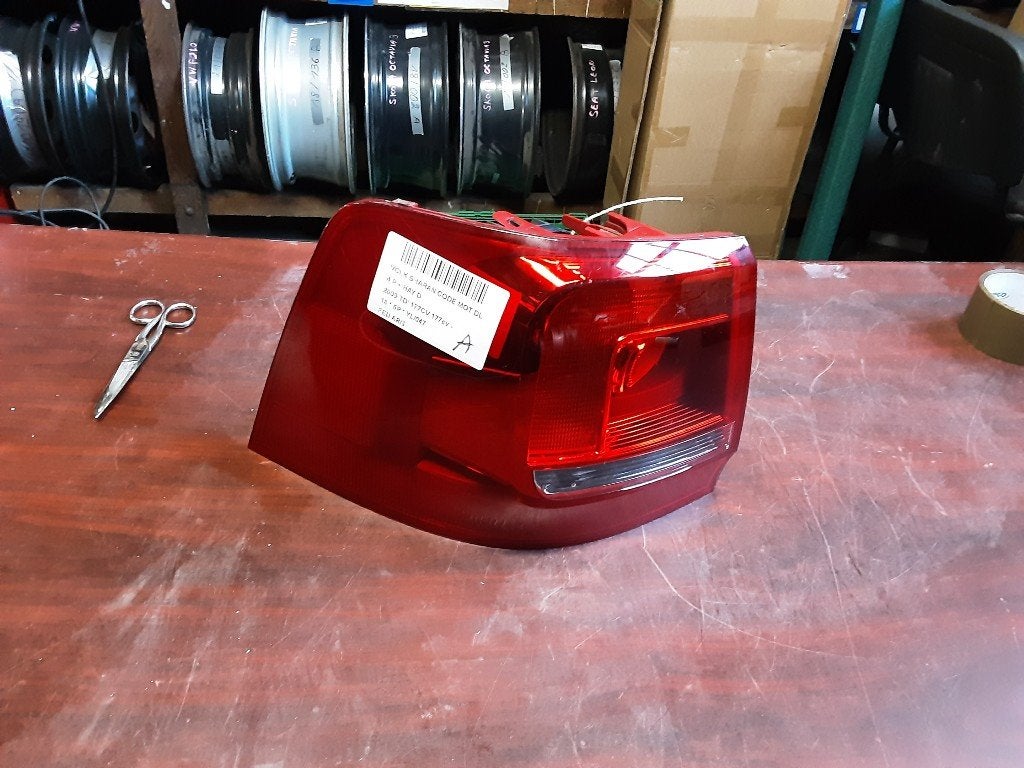 FEU ARRIÈRE GAUCHE Volkswagen Sharan (7N) (7N0945095G), Autos : Pièces & Accessoires, Volkswagen, Mevr. I. Hauben, Utilisé, Rue de l'Espoir 34 34
4030  GRIVEGNÉE, BE