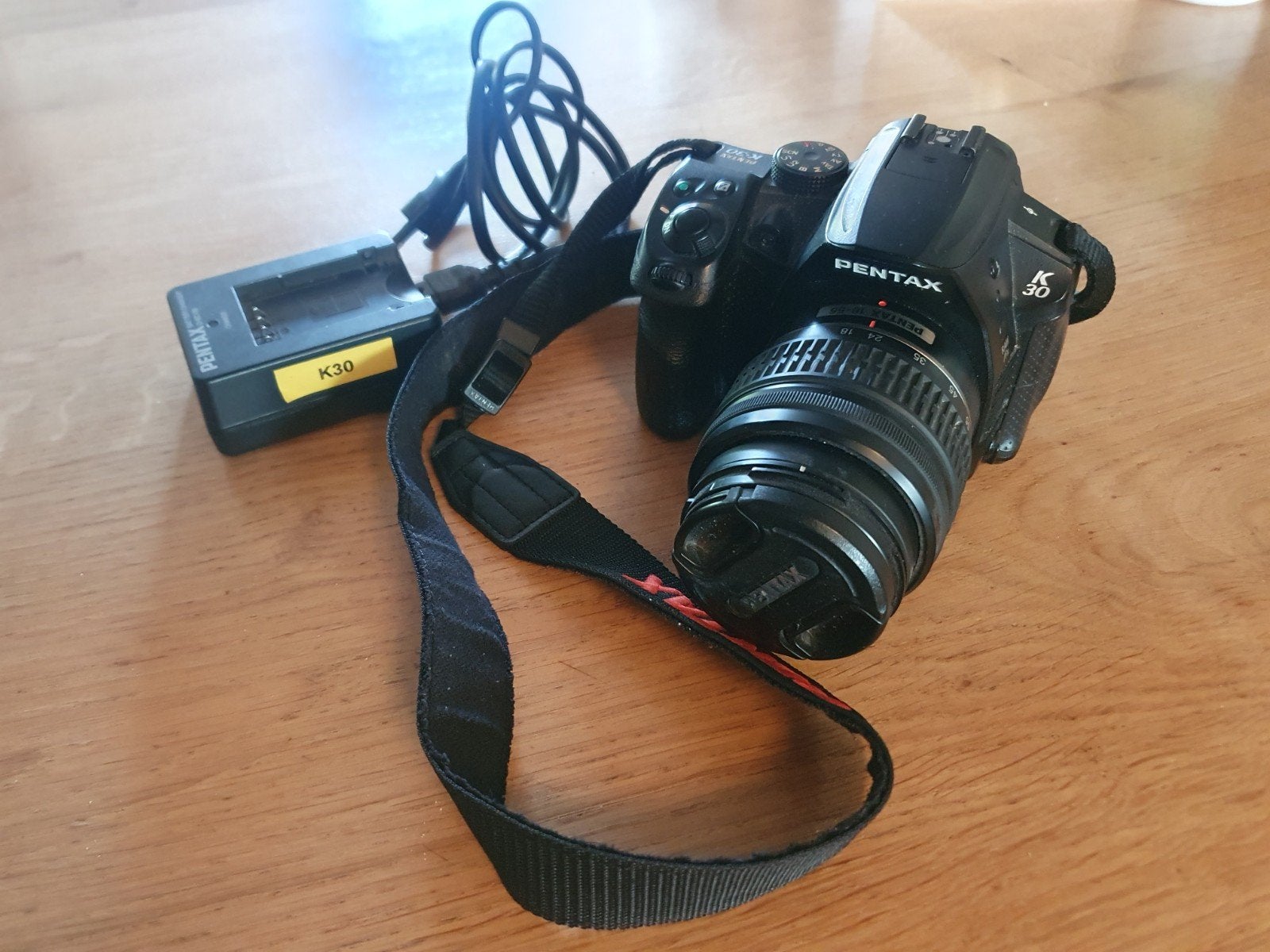 Pentax k30, TV, Hi-fi & Vidéo, Appareils photo numériques, Enlèvement ou Envoi, Chargeur, Pentax