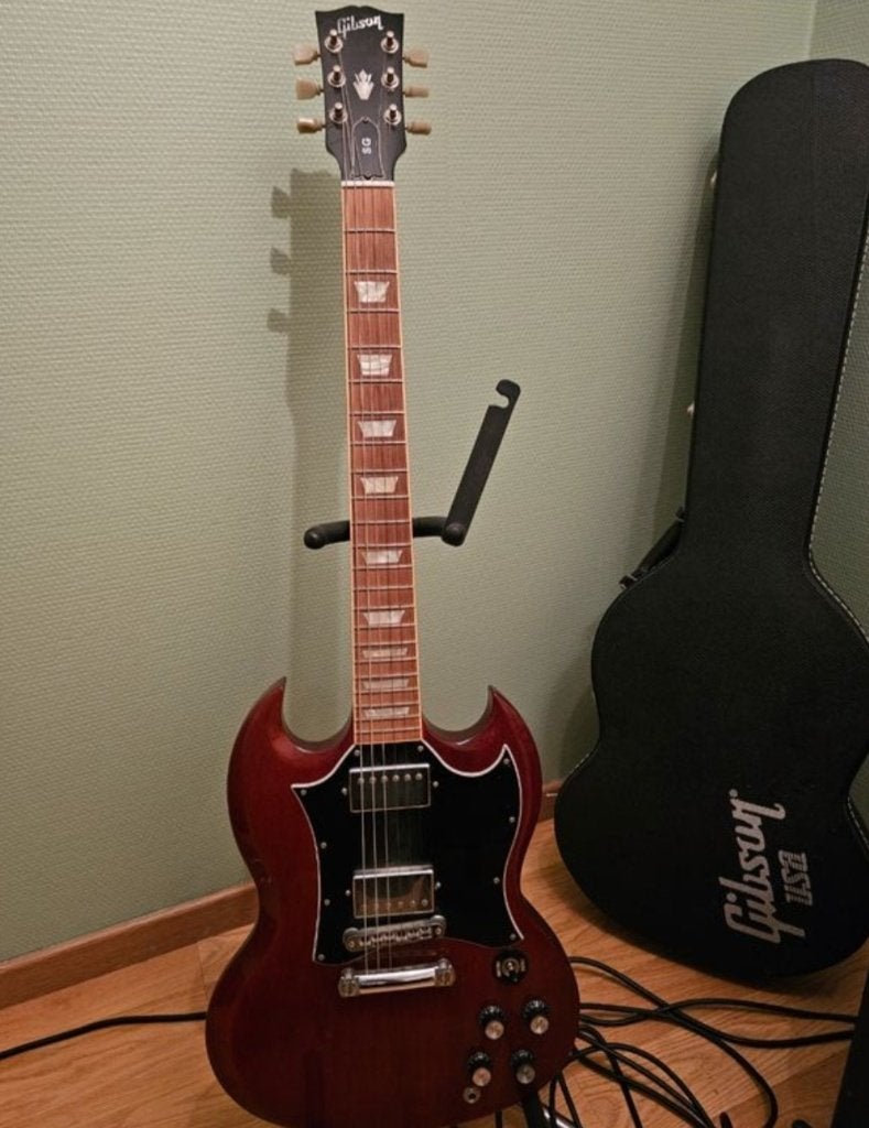 ZOEK Gibson SG Cherry (jaren 2000-2008) - Ronde handgreep, Muziek en Instrumenten, Snaarinstrumenten | Gitaren | Elektrisch, Ophalen
