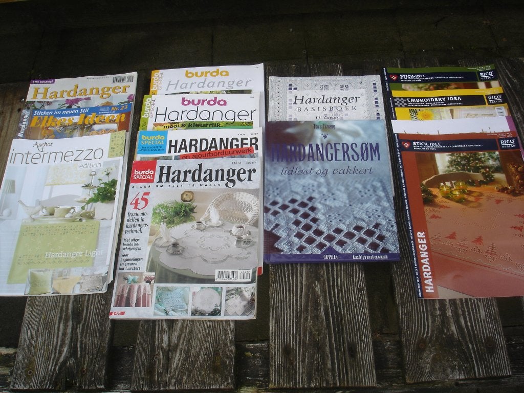 7 x handwerk tijdschrift Hardanger + 2 boeken, Hobby & Loisirs créatifs, Enlèvement, Comme neuf, Broderies à la main, Patron